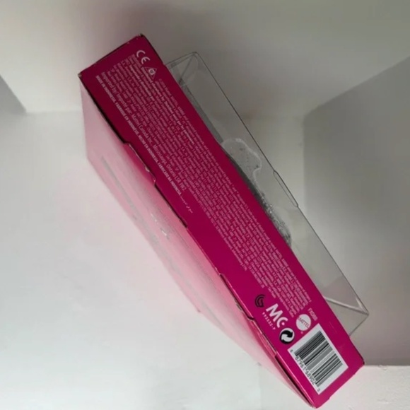 Barbie 60th Anniversary Signature Doll in Sparkling Silver and White - collector - Picture 6 of 6